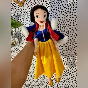 Disney Princess Snow White Exclusive Special Winter Cape 19-Inch Plush Doll